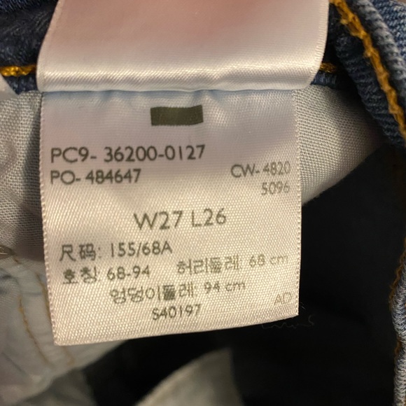 Levi’s 501 Cropped Jeans - Picture 3 of 3